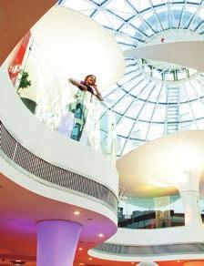 Galleria Esplanad Itis Helsingin ydinkeskustan Fashion District-korttelin muodostava Galleria Esplanad tarjoaa kattavan valikoiman kansainvälisiä huippumerkkejä arkeen ja juhlaan.