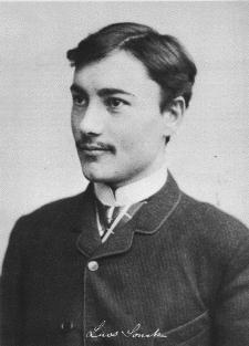 Berliinin, Pariisin ja Lontoon kauppahuoneissa. Hänen johdossaan J. Tirkkosen kauppahuoneesta kehittyi alallaan maan huomattavin. Kuva 8. Nikolai Tirkkonen v. 1894 opiskeluaikana Berliinissä.