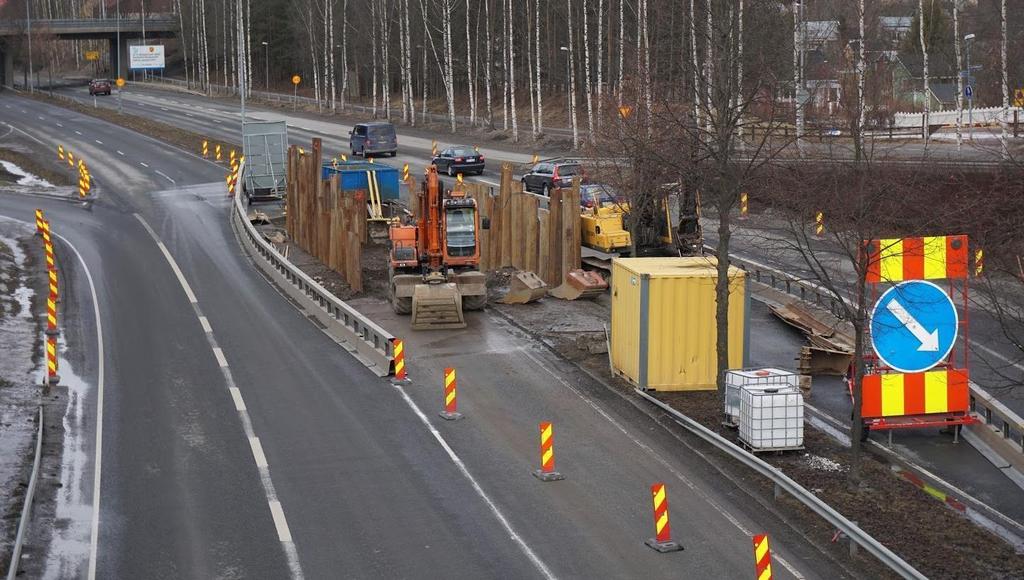 Raitiotiesillan rakennustyö Kekkosentiellä,