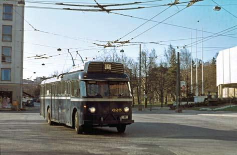 sa ja liikennettä laajennetaan seuraavan vuoden aikana. Tarjousten perusteella päätettiin vuoden 1977 alussa tilata SWS koejohdinauto suomalaisilta valmistajilta (Sisu, Wiima, Strömberg).