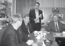 yhdistys osastot tiedottavat ILMATORJUNNAN ANSIORISTIT 2009 Ilmatorjunnan ansioristiesitykset pyydetään lähettämään 31.8.2009 mennessä osoitteella maj Jari Mäkelä, MAAVE, PL 145, 50101 Mikkeli.