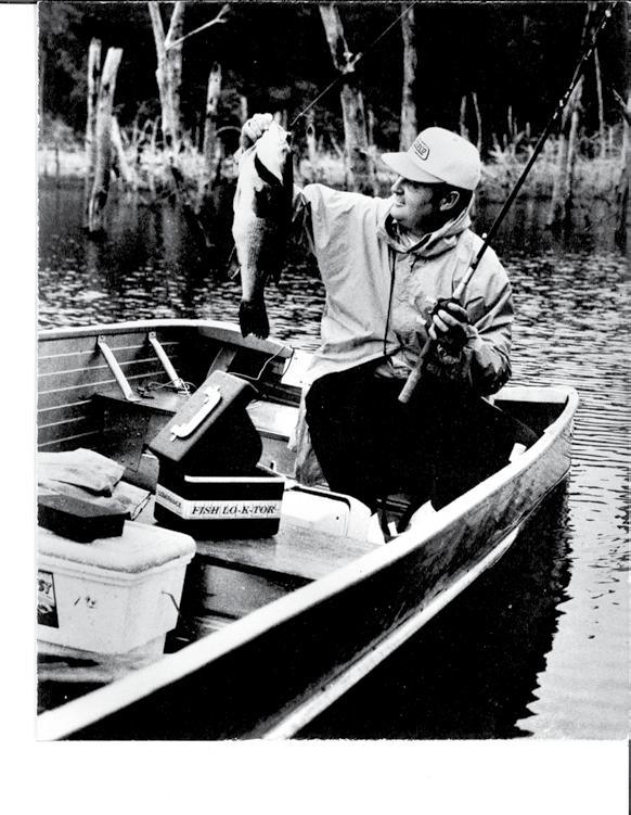 LOWRANCE 60 VUOTTA VESILLÄ SYNTYNYT LEGENDA Jokainen muistaa ensimmäisen kalansaaliinsa. Siima kiristyy. Vapa taipuu. Jännitys tiivistyy.