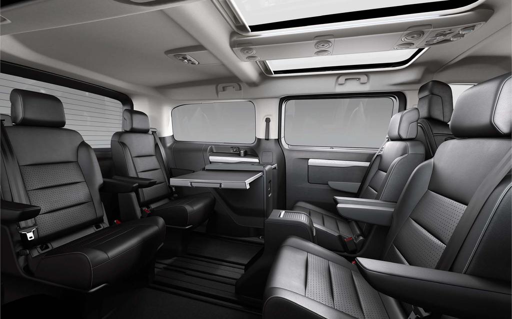TILAA JA VIIHTYISYYTTÄ CITROËN SPACETOURER SHUTTLE VIP korkeatasoisine sisätiloineen varmistaa ylellisen matkustusmukavuuden.