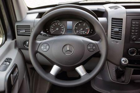 Alusta Mercedes-Benz 311 CDI, 84 KW/ 115 PS, Euro 6 Koko pyörien pölykapselit 16\" teräsvanteet Äänieristettykori Komfort-alusta (vahvistettu alusta, vakaajat, iskunvaimentimet) 6-vaihteinen ECO Gear