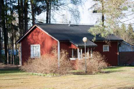 Se on ollut eteiskamarillinen tupa, joka on ensin jatkettu parituvaksi ja myöhemmin vielä pidennetty vierekkäisillä päätykamareilla.