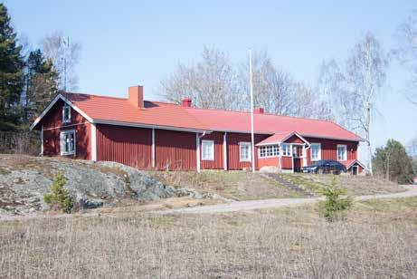 Mora-tupa, jota on myöhemmin itäpäästään jatkettu päätykamarilliseksi parituvaksi.