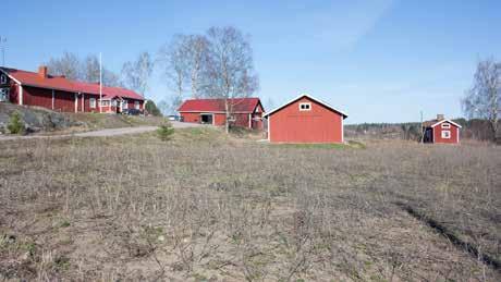 kuten on Saksan puustellissa ja Järvenpäässä Vanhankylän kartanon Yläpytingissä) ja takaseinän eri päissä eri