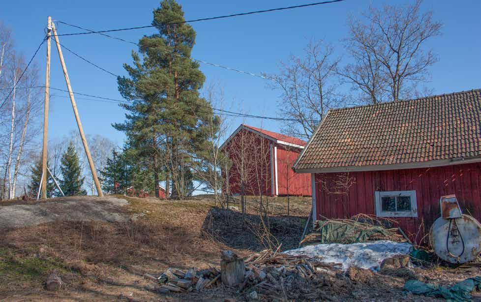 Osayleiskaavassa päärakennus on merkitty sr(5)-merkinnällä. 1 LUOKAN KOHDE. 21 Suomen maatilat, palstat 1347-1348 kuva. 22 Suuri maatilakirja III, s. 1309.