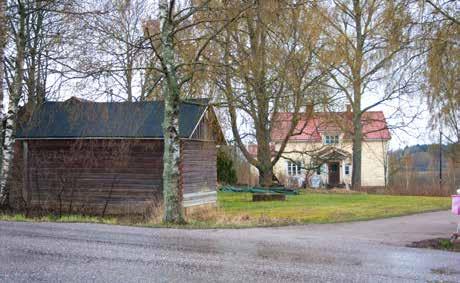 Uusi asuinrakennus (11e; luokka 2) ja lyhytnurkkainen hirsirakenteinen navetta (11f; luokka 2) rakennettiin 1930-luvulla.
