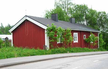 Nedre-Gummin rakennukset ovat 1740-luvulla kahtia halotun Gummin (RN:o 5) vanhalla paikalla ja samalla teiden risteyksessä kyläteiden vanhassa.