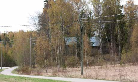 18. Myllykylää kohti jokea, oikealla Annebergin pihapuut