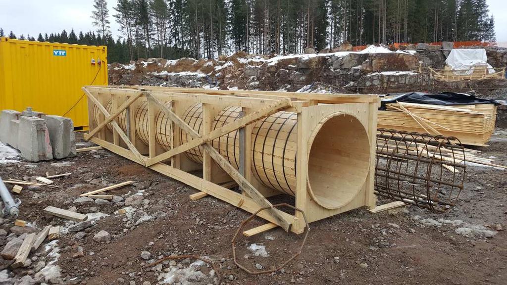 Siltapilarien muotit (Kuva 4) voidaan esivalmistaa ja työmaalla nostaa paikoilleen. Käytännössä koko muotti voidaan esivalmistaa.