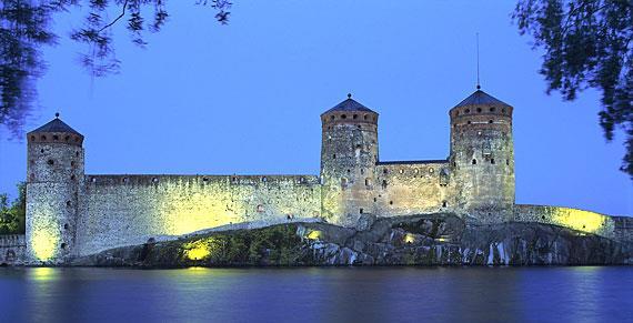 Historia, Maailman historia Syventävä kurssi kuudennen luokan historian opetukseen. Kurssissa syvennytään laajemmin kulttuuriin: rakennustaiteeseen, kuvataiteeseen, musiikkiin eri aikakausina.