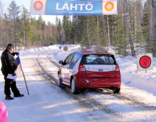 Suomessa ajetun poliisirallin Laguksen Eeron toimiessa kartturina. Pertsa lopetteli rallihommat aikoinaan ja on toiminut vuosikymmenet Pieksämäellä poliisin armoitettuna ajokouluttajana.