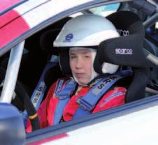 Rally Coctail Pieksämäelle. Kotitilan teillä on otettu tyypit jos toisetkin Citroenista, ja hymy ei ole hyytynyt Tuomaksen huulilta kertaakaan.