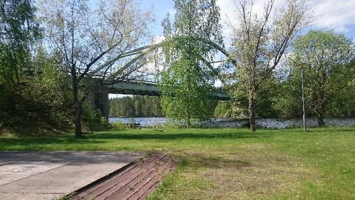4 2 TIIVISTELMÄ Kaavassa osoitetaan matkailua palvelevien rakennusten korttelialuetta ja sallittua kerrosalaa 1180 k-m 2. Korttelialueen luontoarvot on huomioitu ruuturasteri ja osa-alue merkinnöin.