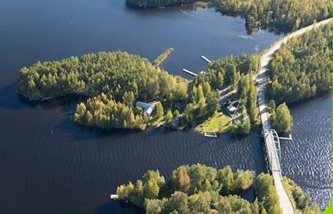 Suunnittelualueella sijaitsee kesäravintola, vanha lossitupa ja vanha kaupparakennus sekä veneilijöitä palveleva laiturialue polttoaineenjakeluineen.