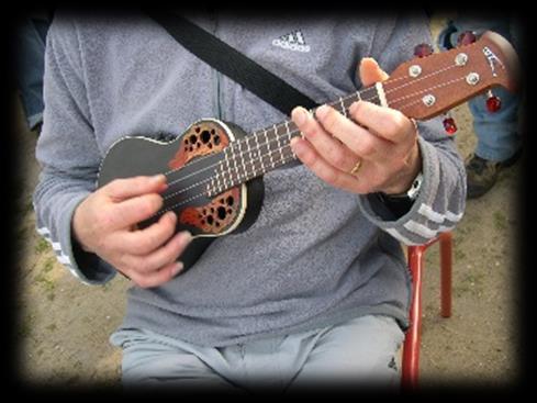 HARRASTUKSENA UKULELE UKULELERYHMÄT Huopalahden kirkon Tönöllä. Nuorille ja aikuisille kiva ja sopiva soittoharrastus. Tarvittaessa saa soittimen lainaksi kirkolta. Ilm. ja tied. Hanna Autio p.