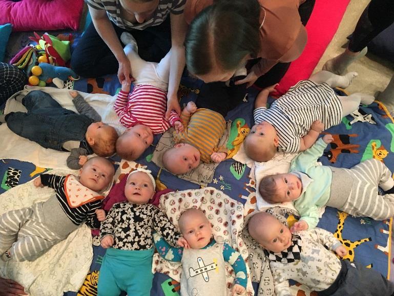 Se vahvistaa yhteisöllisyyttä, kutsuu kokoon samassa elämäntilanteessa olevia ja tarjoaa pieniä yhteisiä hetkiä aikuisille ja vauvoille sekä leikki-ikäisille.
