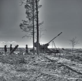 lustusammuntoja niin valoisalla kuin pimeällä. Joukkokoulutuskaudella koulutuksen painopiste on taistelu- ja ampumakoulutuksessa.