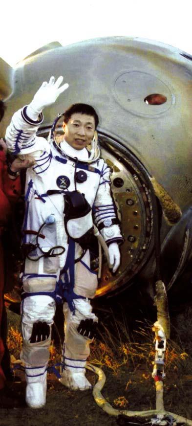 SHENZHOU-alus koostuu kolmesta osasta: alla olevasta huoltomoduulista, keskellä olevasta maahanpaluukapselista sekä kiertorataosasta, joka voi toimia myös itsenäisesti