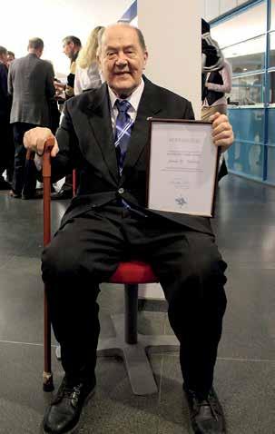 in memoriam Jorma K. Miettinen Radiokemian suurmies Suuri suomalainen kemisti ja vaikuttaja on poissa. Jorma K. Miettinen kuoli 95 vuoden ikäisenä 11. helmikuuta 2017. Hän oli syntynyt Helsingissä 11.