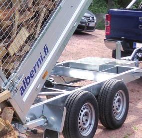 Sähköhydraulinen kippi 90 Ah:n akulla kuluu vakiovarustukseen.