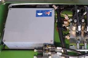 KRONE ISOBUS-terminaali ESC F7 F8 F9 F0 F F2 F F2 F3 F4 F5 F6 3 Kuva 57 CC00003 Koneen elektroniikkavarustuksen olennaiset osat ovat tietokone