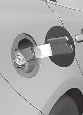 294) Polttoainesäiliön luukku - avaaminen käsin Polttoainesäiliön luukku avataan käsin, kun avaaminen ulkopuolelta ei ole mahdollista.