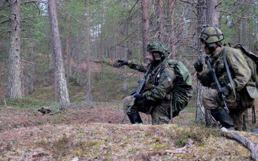 Tarkka-ampujilla on aseistuksena 8,6 mm Tarkkuuskivääri 2000 kä toimintaa helikopterijoukkojen kanssa.