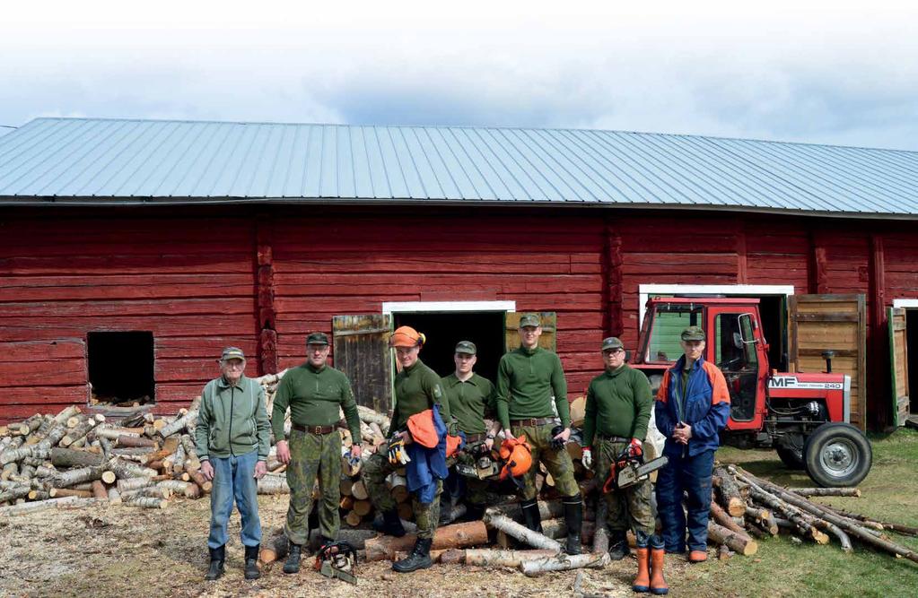 Jääkäriprikaatin apulaiskomentaja Tehtävänä maanpuolustustyö Teksti: Eversti Timo Mäki-Rautila Eikös se ole kaikki maanpuolustustyötä mitä siellä tehdään tuumi kansalainen, joka ihmetteli esitystä,