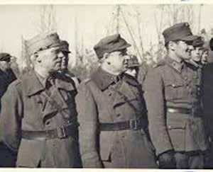 1956, kenraaliluutnantti Unio Sarlin ja kenraalimajuri Otto Bonssdorf. Kuten tiedämme, molemmat kenraalit olivat pioneerijääkäreitä. Lapin sodan aikaisia tuntoja Armas Ilvo kirjoittaa v.