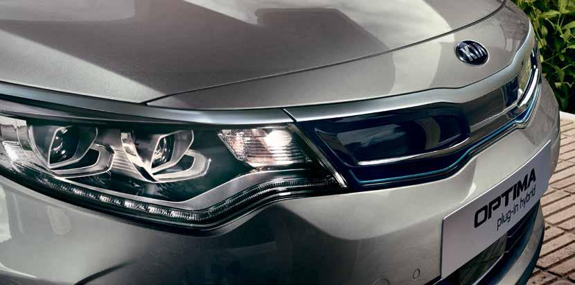 BUSINESS LUXURY BUSINESS PREMIUM-VARUSTETASON LISÄKSI TURVALLISUUS AEB -automaattinen hätäjarrutusjärjestelmä (sis.