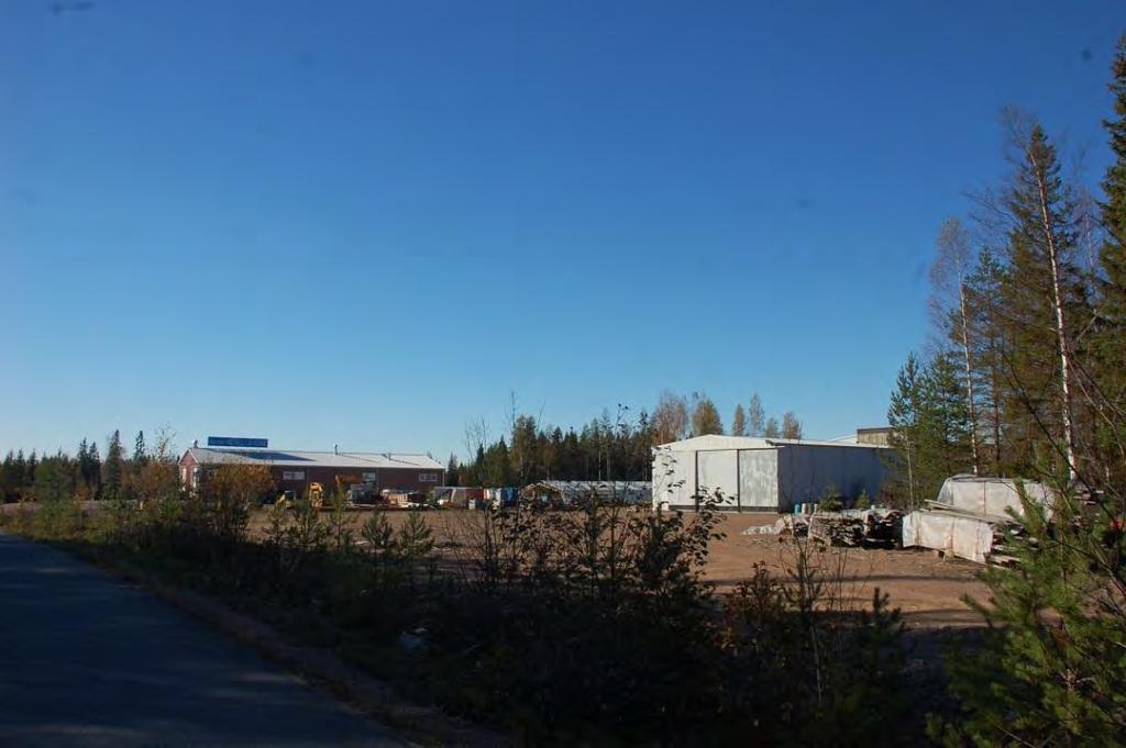 Teollisuus Kaava-alueen itäosassa sijaitsevat muun muassa Karvian Konepaja
