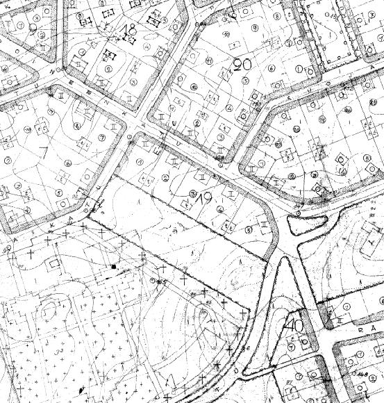 Valkeakosken kaupunki 6.8.2012 Sivu 13/20 Asemakaavoitus Aluetta koskee 5.5.1946 hyväksytty asemakaava. Tässä asemakaavassa kaavamuutosalue on osoitettu asuinrakennusten tonteiksi sekä puistoalueeksi.