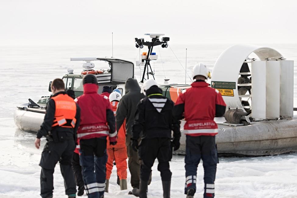 5. Suositukset Edistää aktiivista tiedonjakoa infrastruktuuri- ja resurssikehityshankkeista Kannustaa tiedonjakoon varustamojen ja rannikkovartiostojen välillä alusten reittitiedoista, hätä- ja