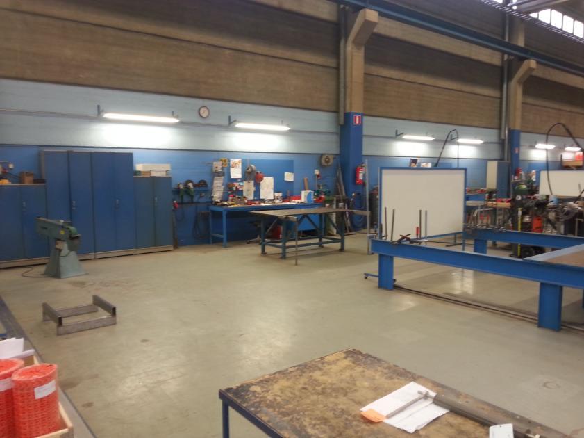7 Kuvassa 3 on nähtävillä runsas materiaalimäärä tuotantotilassa.