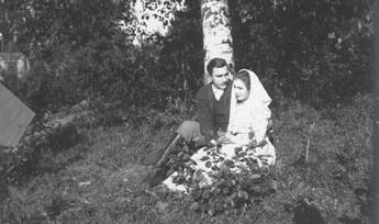 00 Valkoinen Peura (Erik Blomberg 1952) Taru noidan rakkaudesta on klassinen muodonmuutostarina: Pirita ei ole tavallinen Lapin nainen, hän muuttuu öisin miehiä tuhoavaksi peuraksi.