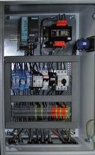 Karaistukka Camlock DIN ISO 7022 nro 8 Kierrosnopeuden valvonta konedirektiivin mukaisesti EMCsuodatin sekakäyttöalueille Jäähdytysnestelaite, jossa erillinen jäähdytysnestesäiliö täyttötason