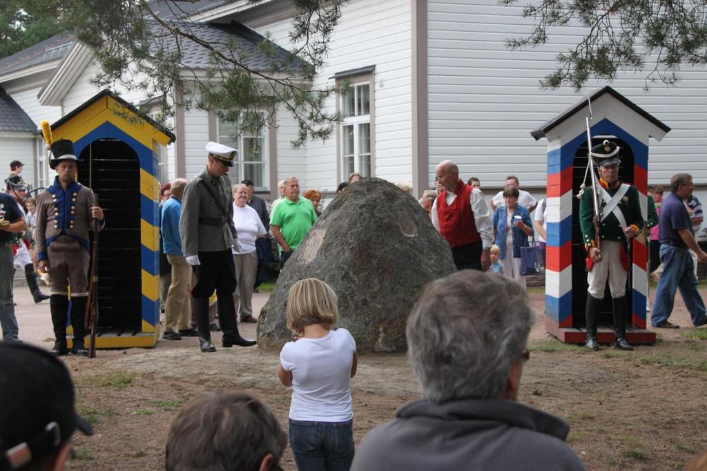 Muistomerkin paljastaminen Pertunmarkkinoilla 26.8.2011 paljastettiin myös Uudenkaupungin rauhan muistomerkki, jossa toteuttajana oli Kirkonseudun kyläyhdistys.