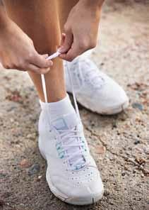 Athletic Socks Faktaa Huolehdi treenatessa jaloistasi Toiminnalliset sukat (esim. Active Socks ja Athletic Socks) hengittävät ja siirtävät kosteutta pois jaloista.