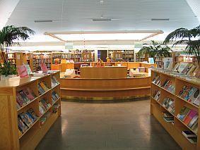 Nivalan kirjaston palvelut Kaukopalvelut Kaukopalvelu mahdollistaa aineiston tilaamisen toisesta kirjastosta, jos sitä ei ole Nivalan kirjaston kokoelmissa.