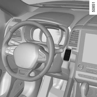 MOOTTORIN KÄYNNISTYS JA PYSÄYTYS: auto, jossa on RENAULT-AVAINKORTTI (2/5) 2 3 Paina jarru- tai kytkinpoljinta ja vie RENAULT-avainkortti 3 (logon puolelta) kosketuksiin käynnistyspainikkeen 2 kanssa