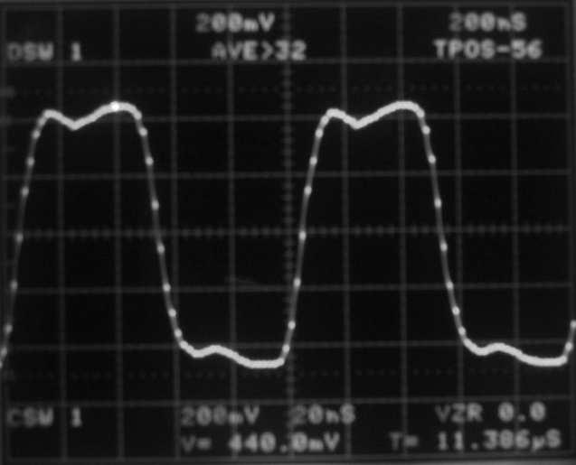 Käytännön periodiset signaalit ns ns 4 ns 6 ns 8 ns ns MHz 5Ω lähtöimpedanssin signaaligeneraattori tuottaa MHz sakara-aallon m kaapeliin joka on päätetty MΩ skoopin tulolla (osa tehosta heijastuu