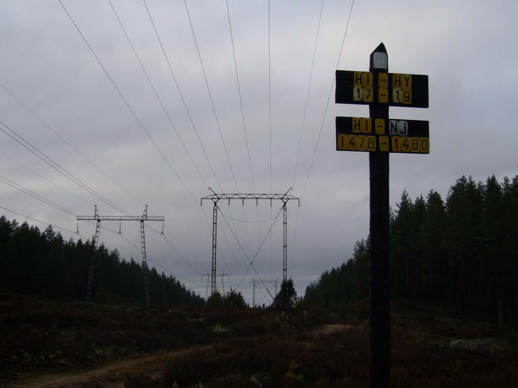 17 Hyvinkää - Hikiä Kapasiteetti Valmis 400 kv yhteys 2013 Voimajohto-osuuden yleissuunnittelu valmistunut, tarjouspyynnöt urakasta valmisteilla Sähköasemaurakoitsija