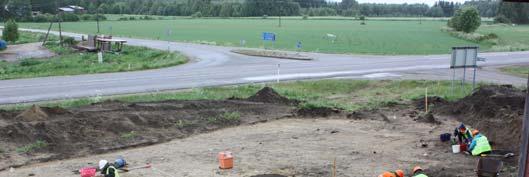 13 5. KAIVAUSHAVAINNOT 5.1. YLEISTÄ Kuoritulla alueella peltomultakerros oli noin 30-35 cm paksu.
