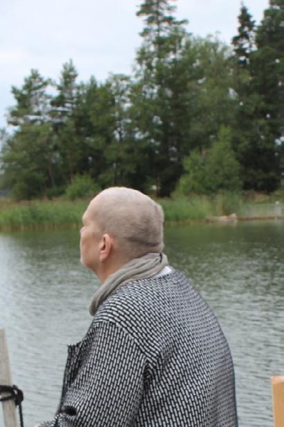 Viraston väki palvelee niin seurakuntalaisia kuin omaa väkeä eli seurakunnan pappeja, kanttoreita ja muita työntekijöitä.