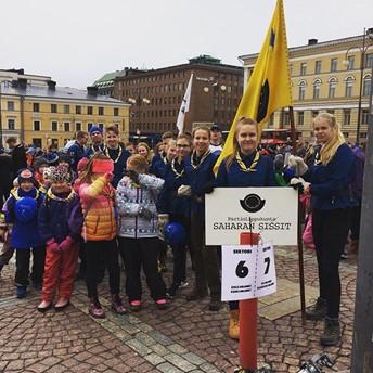 Siitä lippukunnat lähtivät sektoreittain marssimaan kohti Kansalaistoria. Marsimme Mannerheimintien läpi, jonka takia liikennettä oli jouduttu muuttamaan.