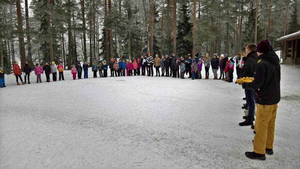 suuret kiitokset WimmaRallille! Keikan jälkeen ilta jatkui vielä huikean diskon merkeissä, jossa tarjolla oli pientä suolaista, smoothieta ja hedelmäsalaattia.