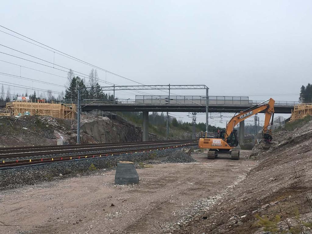 Bussin kääntöpaikka ja katos Liikenneviraston työt: - Asetinlaitekopin siirto yhteyspolun alueelta, luiskaverhoilut